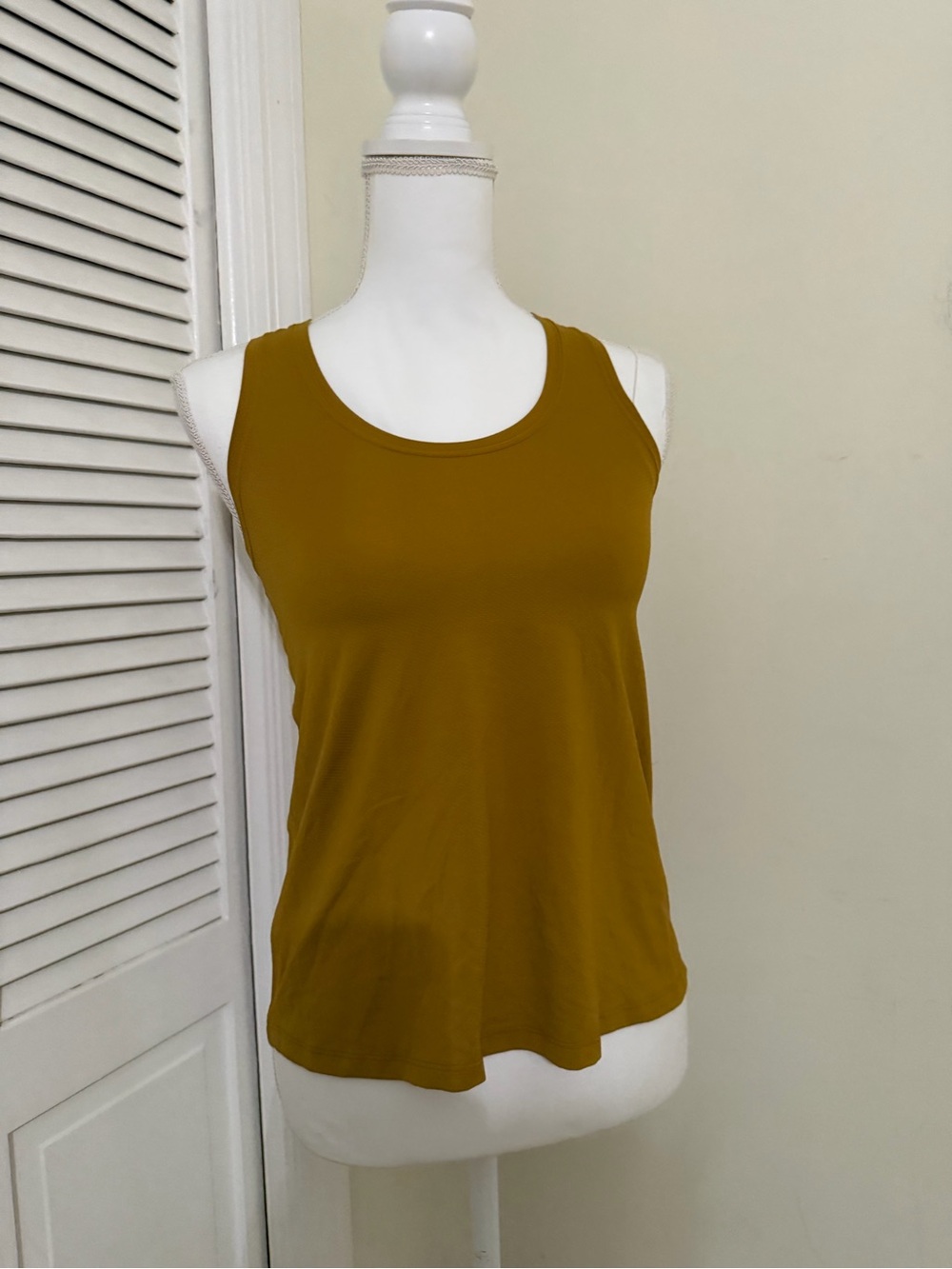 Lululemon Essential Train Tank Top - Picture 2 of 11
